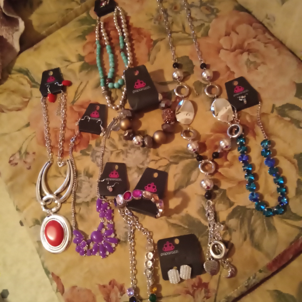 Paparazzi Silver and Red Necklace Set